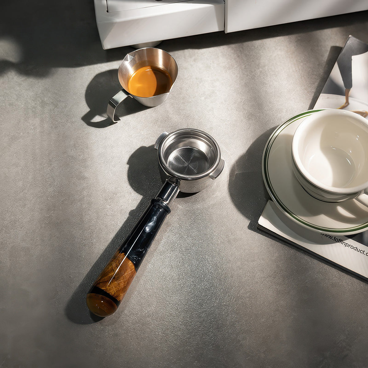 Walnut & Resin Handle Bottomless Portafilter – view 8 | Lastaforest