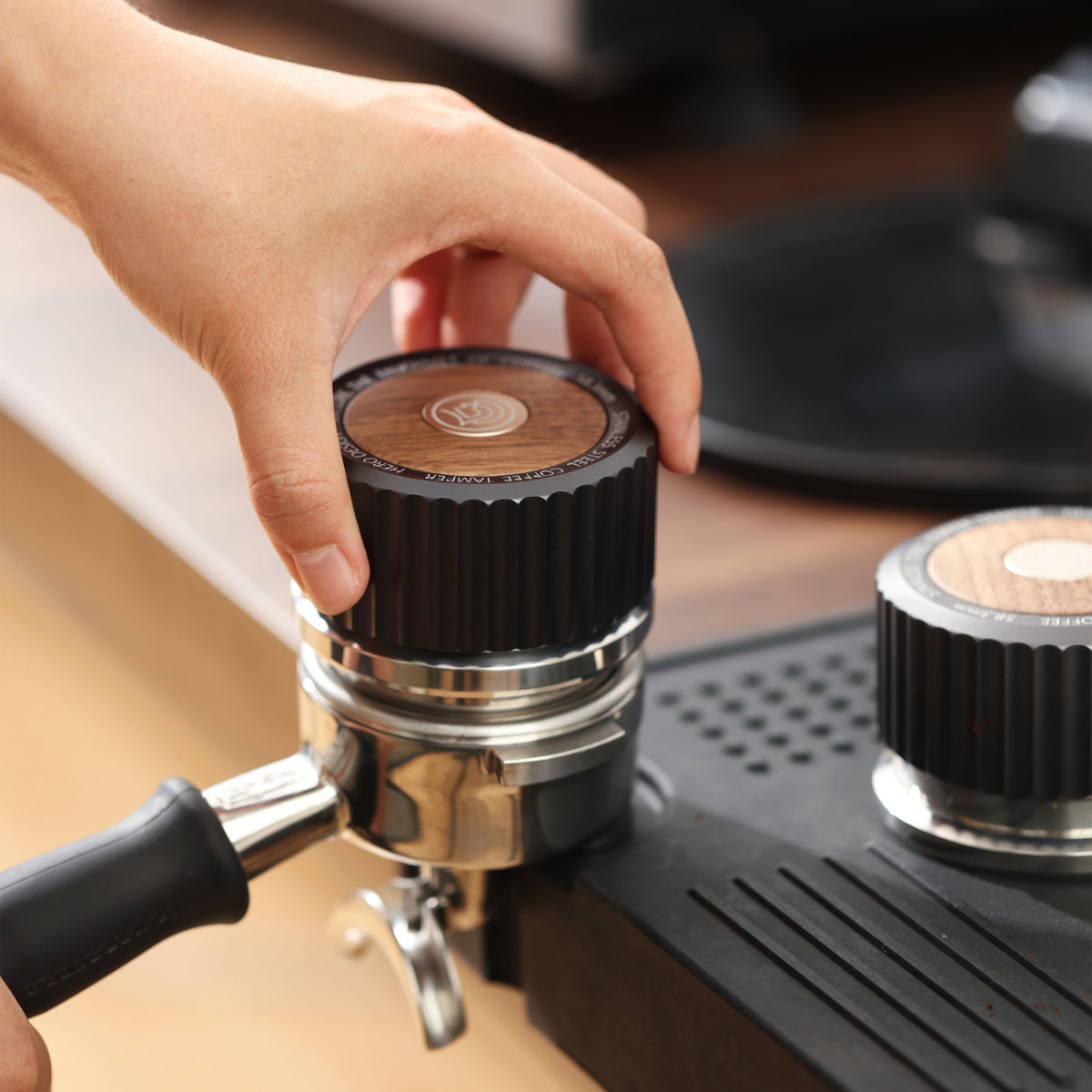 Thunder Gravity Coffee Distributor – view 8 | Lastaforest