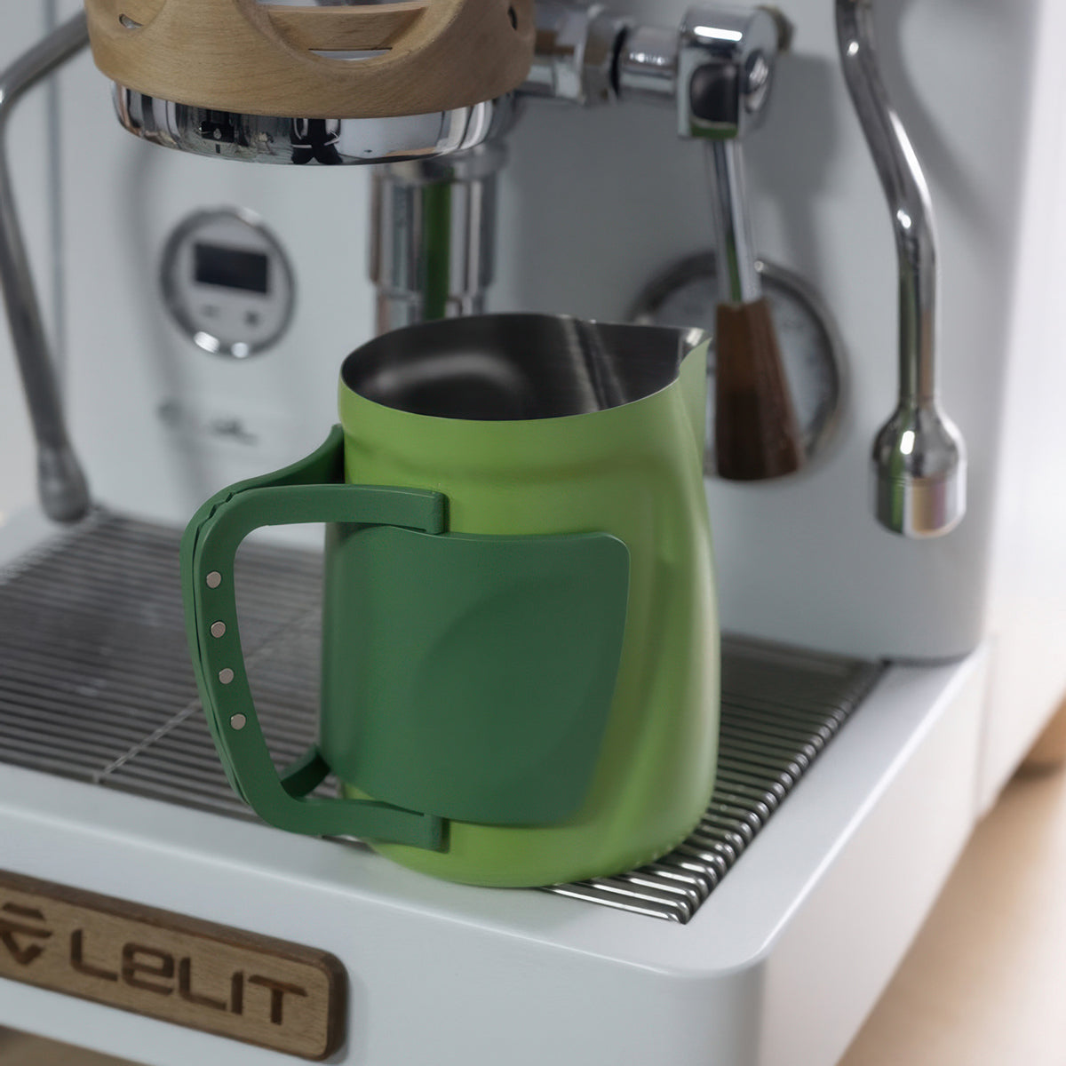 Convertible Foldable Handle Latte Pitcher – view 10 | Lastaforest