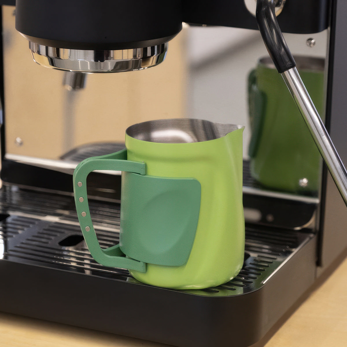 Convertible Foldable Handle Latte Pitcher – view 12 | Lastaforest