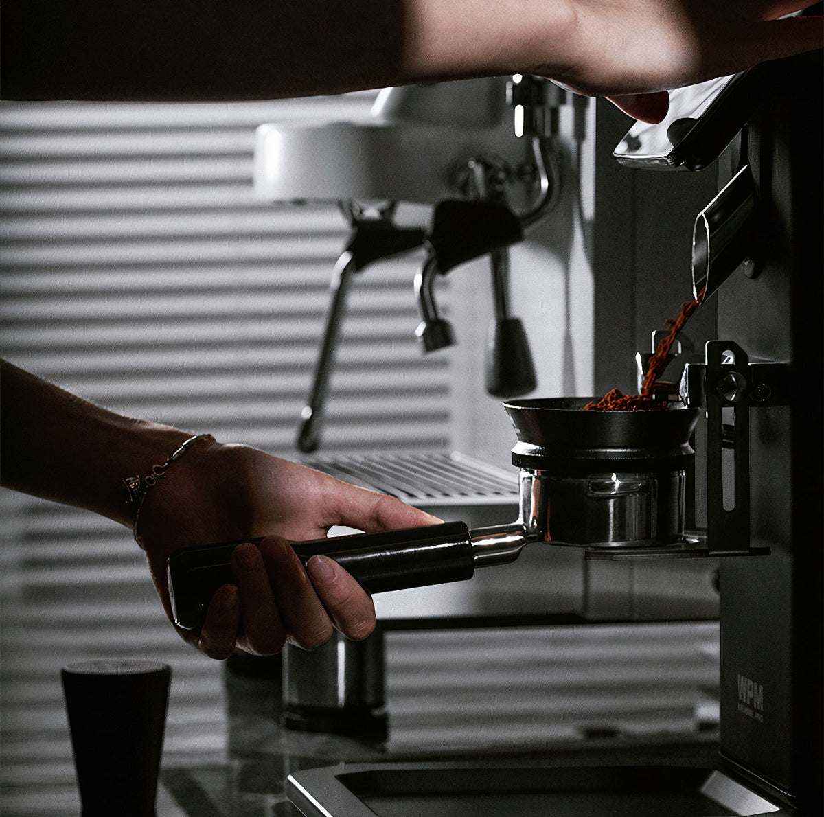 Barista Magnetic Espresso Dosing Funnel – view 8 | Lastaforest