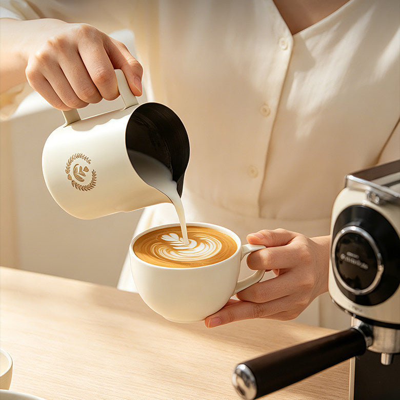Anti-Overflow Milk Pitcher 600ml - Latte Art Jug – top view | Lastaforest