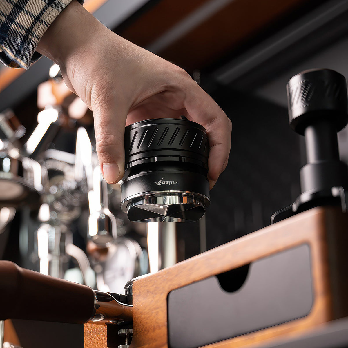 Espresso Gravity Coffee Distributor – detail view | Lastaforest