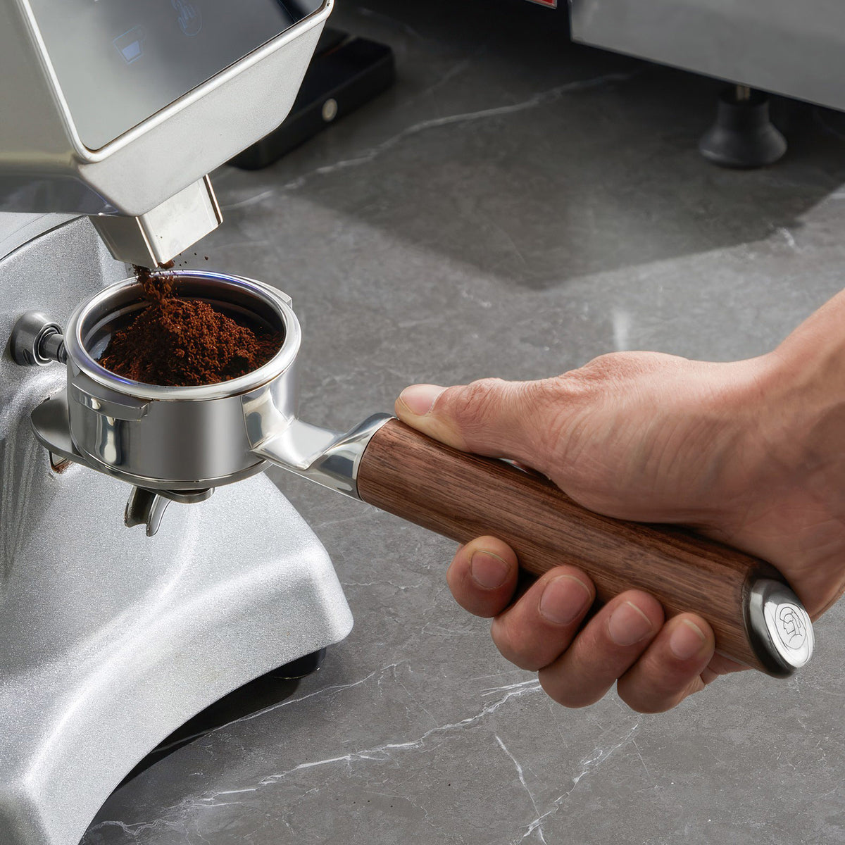 Bottomless Portafilter with Removable Double Spout – detail view | Lastaforest