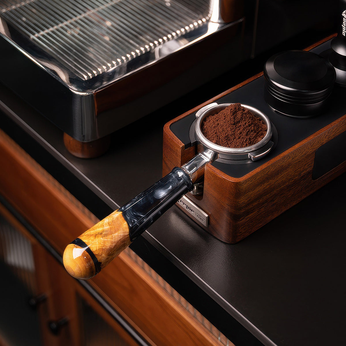 Walnut & Resin Handle Bottomless Portafilter – view 10 | Lastaforest