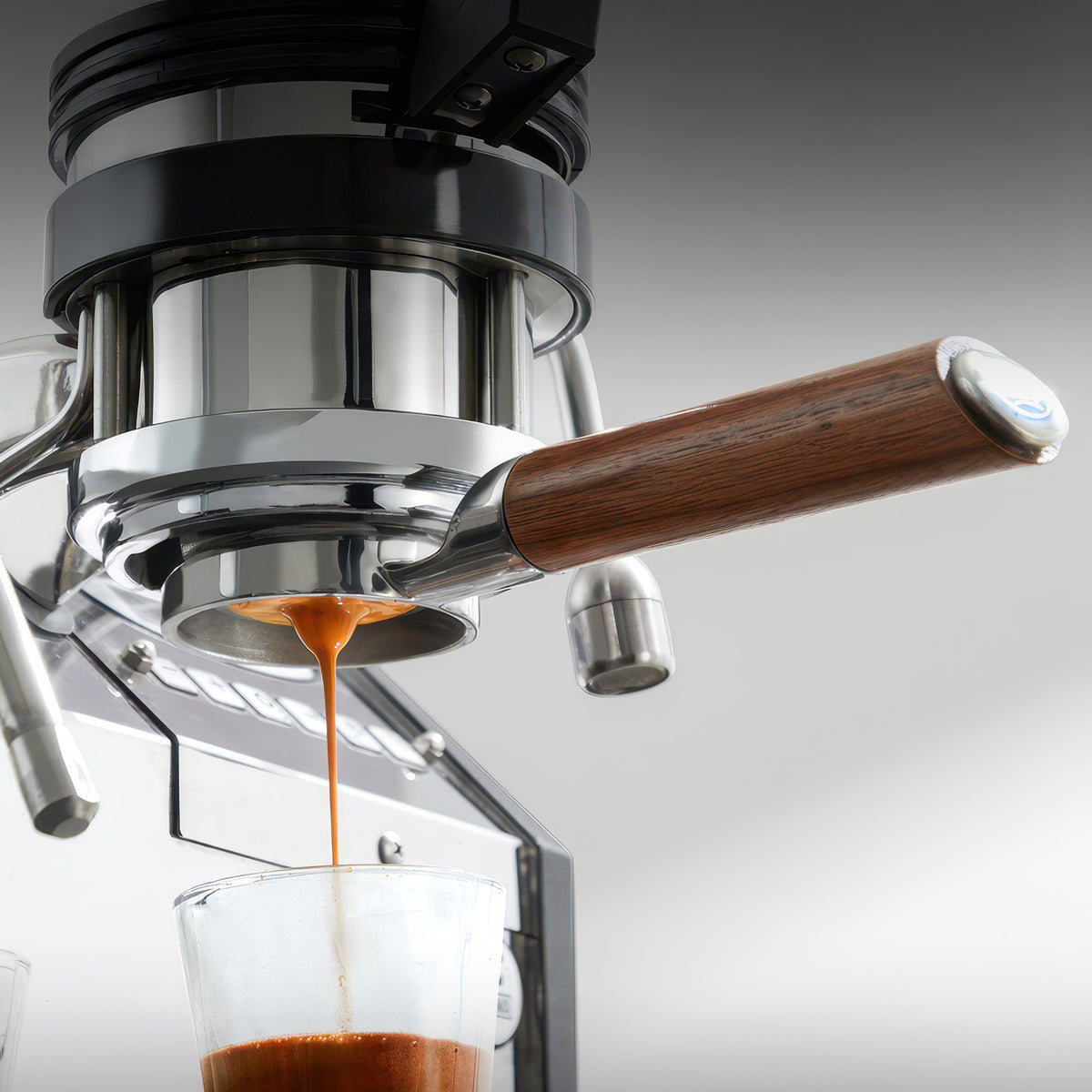 Bottomless Portafilter with Removable Double Spout – side view | Lastaforest