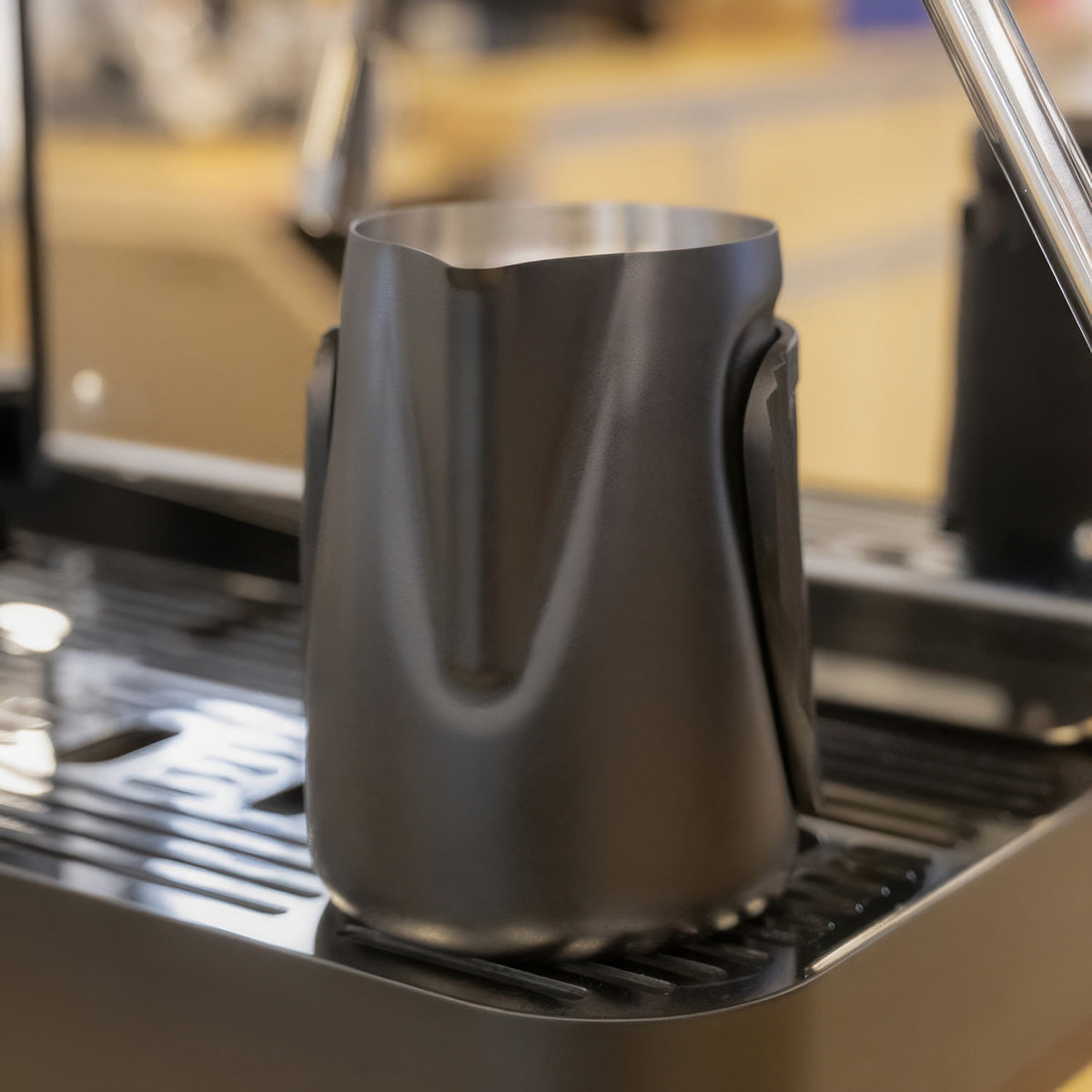Convertible Foldable Handle Latte Pitcher – view 11 | Lastaforest