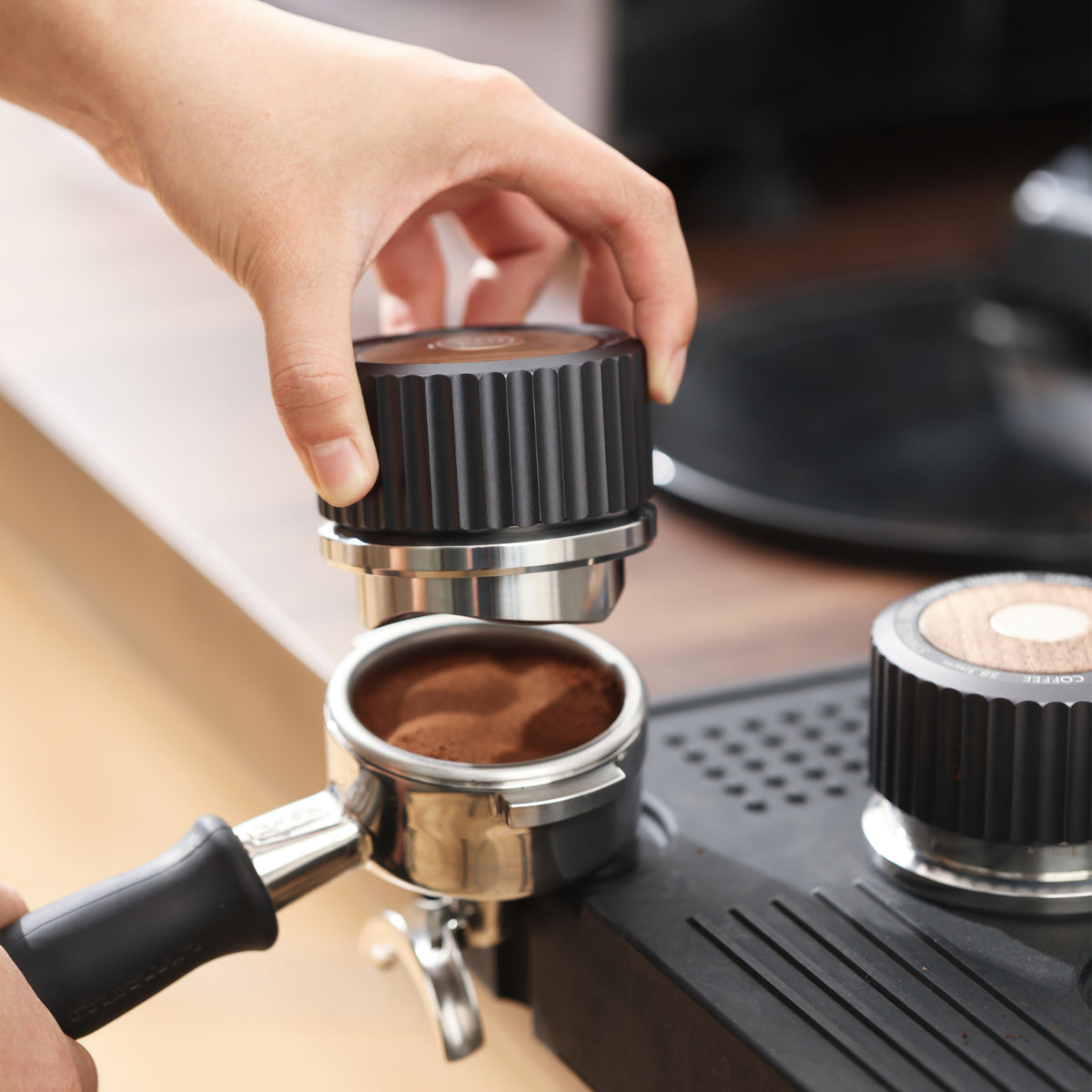 Thunder Gravity Coffee Distributor – view 7 | Lastaforest