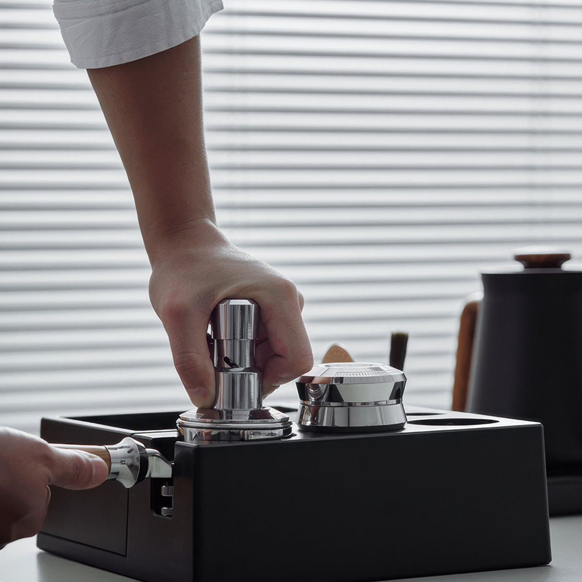 Four Spring Titan Tamper & Distributor – view 10 | Lastaforest