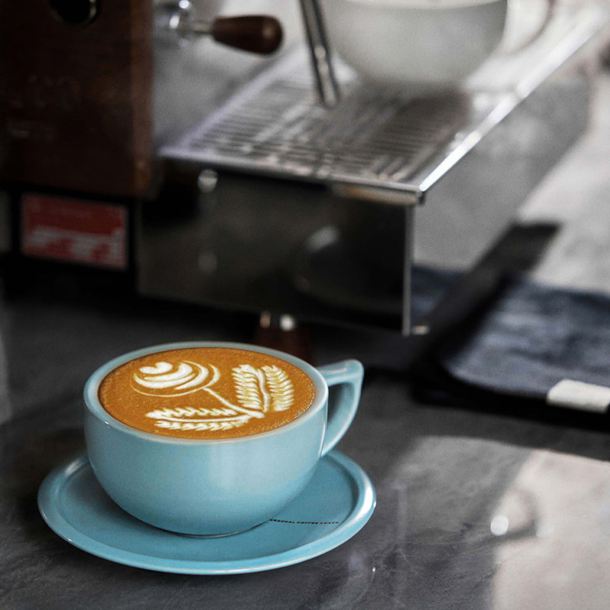 Embossed Ceramic Latte Cup 280ml – detail view | Lastaforest