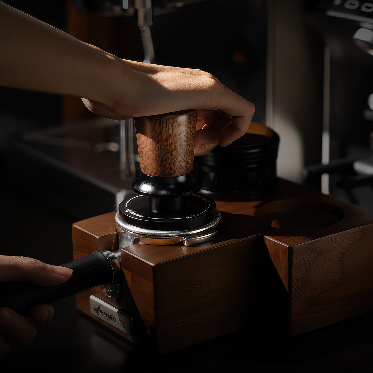 Walnut Coffee Tamper Balanced Design – view 10 | Lastaforest