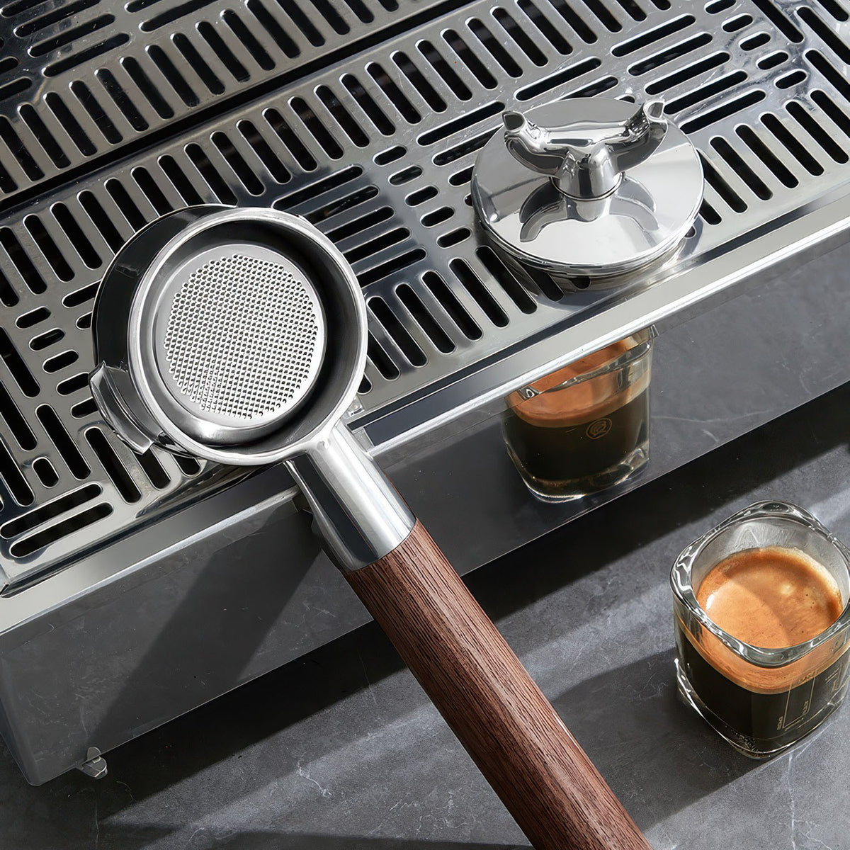 Bottomless Portafilter with Removable Double Spout – view 10 | Lastaforest