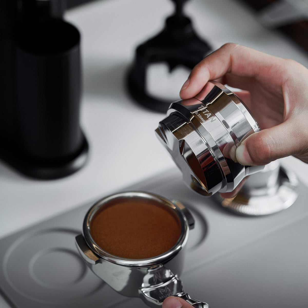 Four Spring Titan Tamper & Distributor – view 5 | Lastaforest